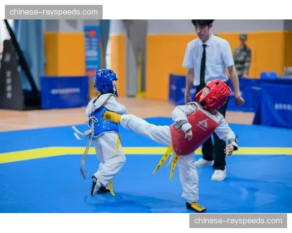 终场哨响瞬间：青少年选手鞠躬致礼，诠释“礼义廉耻、忍耐克己”精神